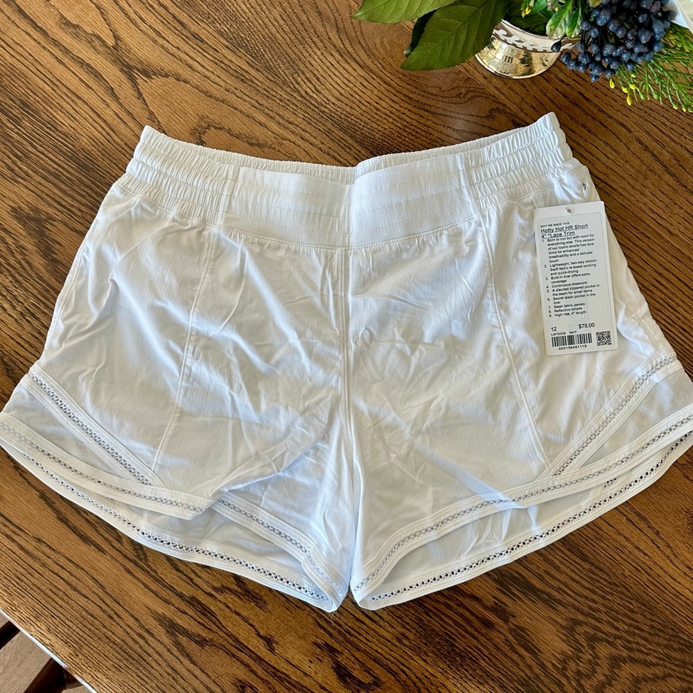 Lululemon Hotty Hot Shorts HR 4” size 12